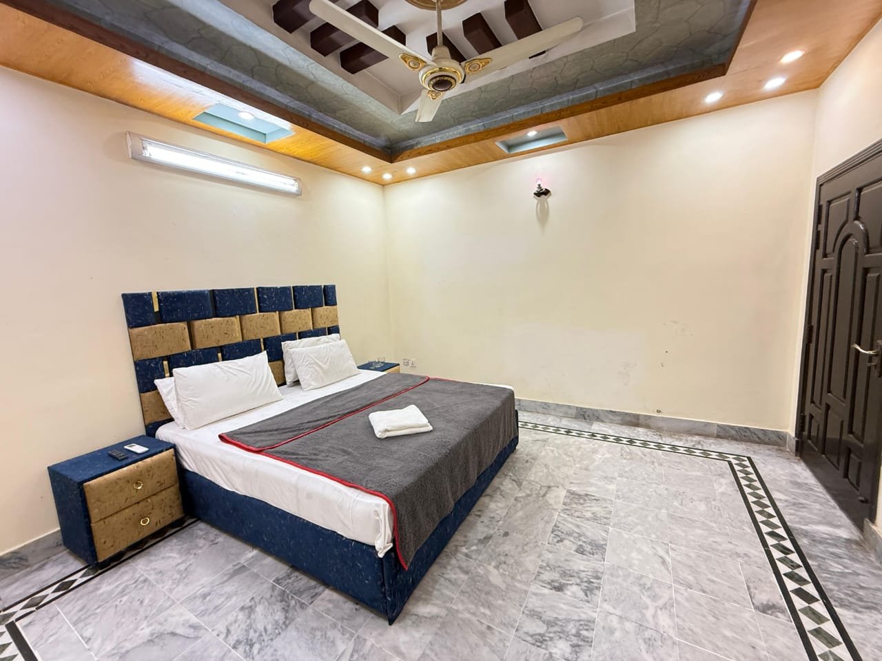 Single Person Stay - comfortable single room with private amenities