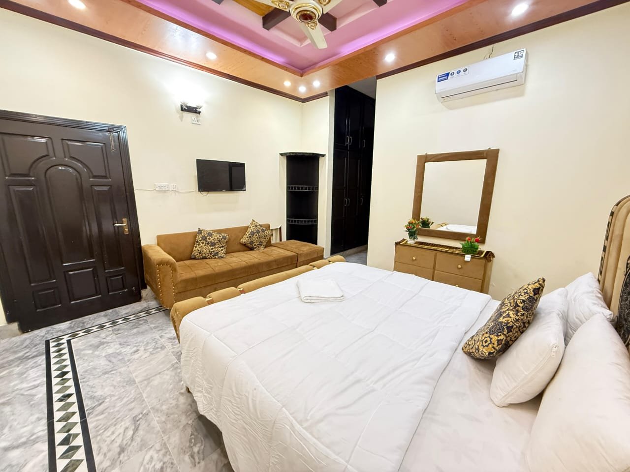 Single Person Stay - comfortable single bed room Islamabad